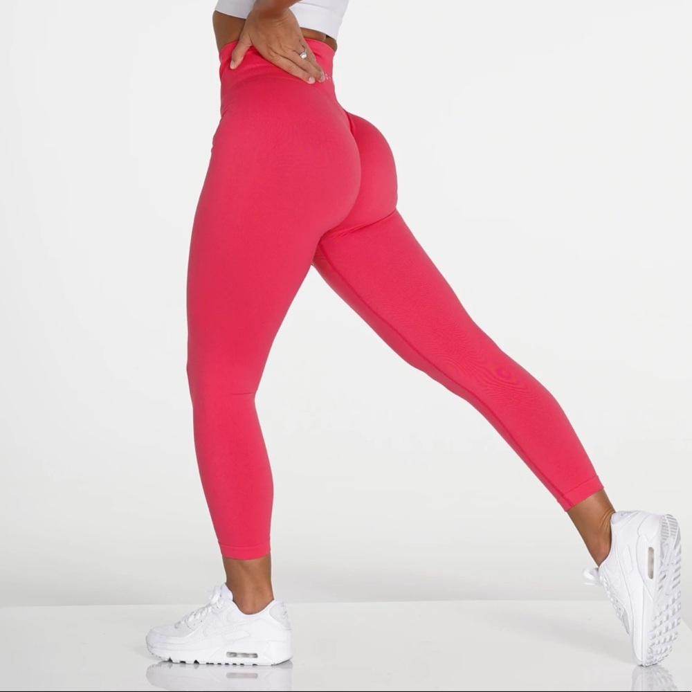 NVGTN Seamless Hawaiian Pink Leggings